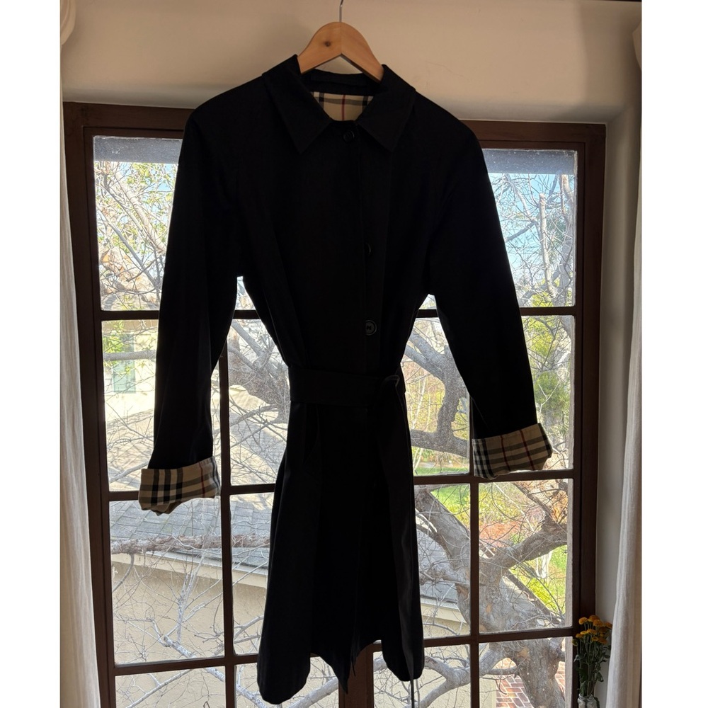 Burberry Black Trench Coat with Iconic Check Lining